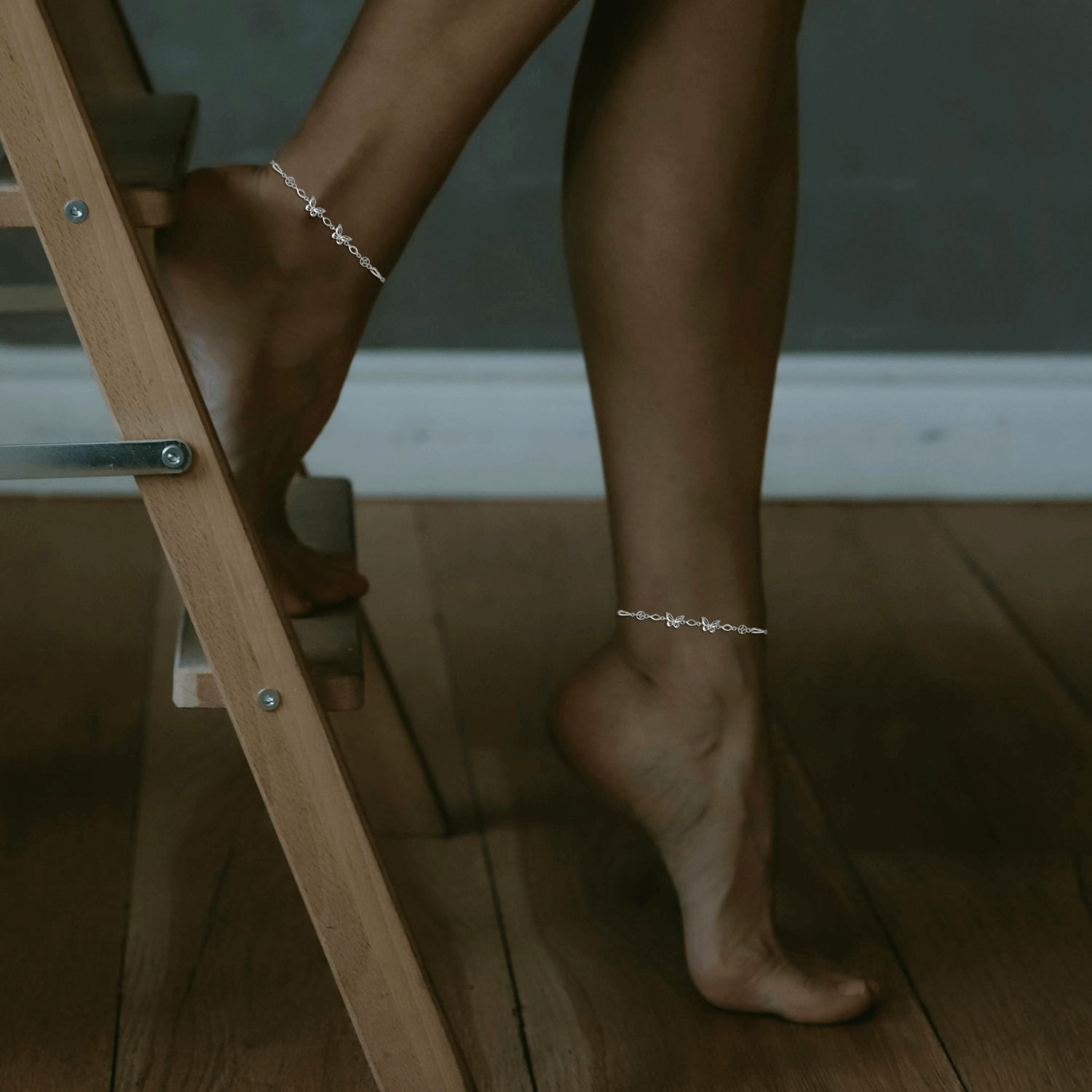 Joyful Flutter	| Anklet Rey & Co.